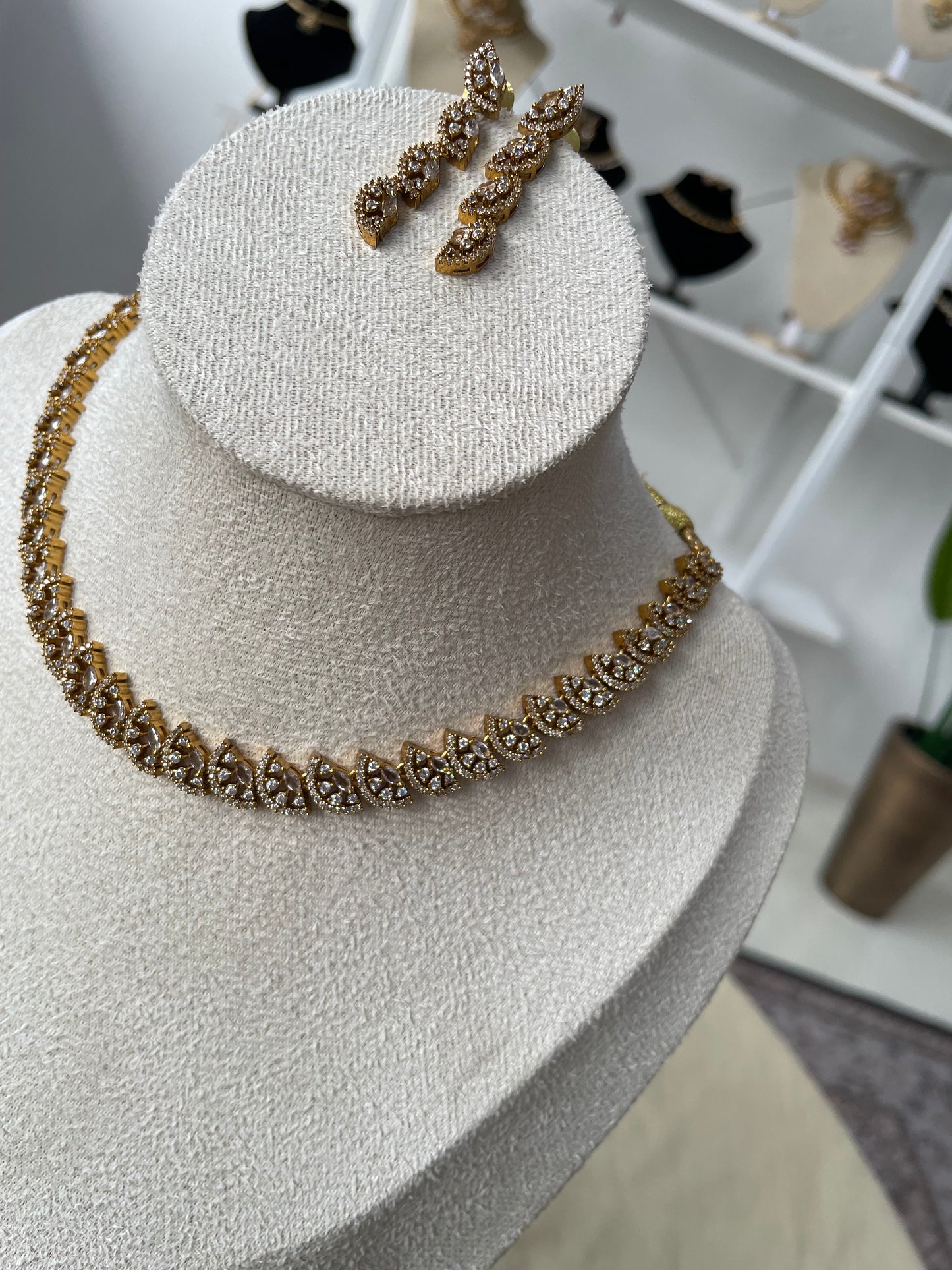 Premium Ad Necklace Set