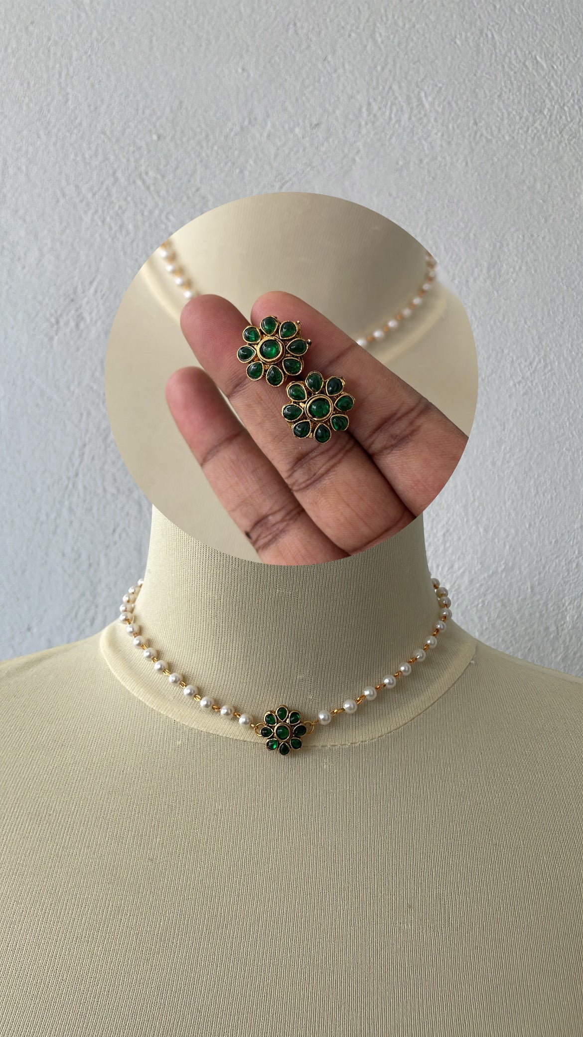 Emerald Bloom Pearl Necklace