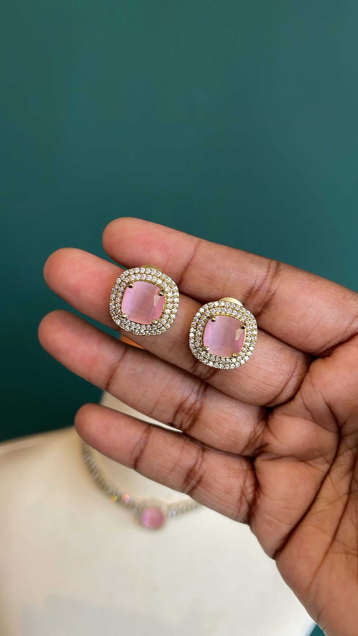 Premium Ad Necklace Set