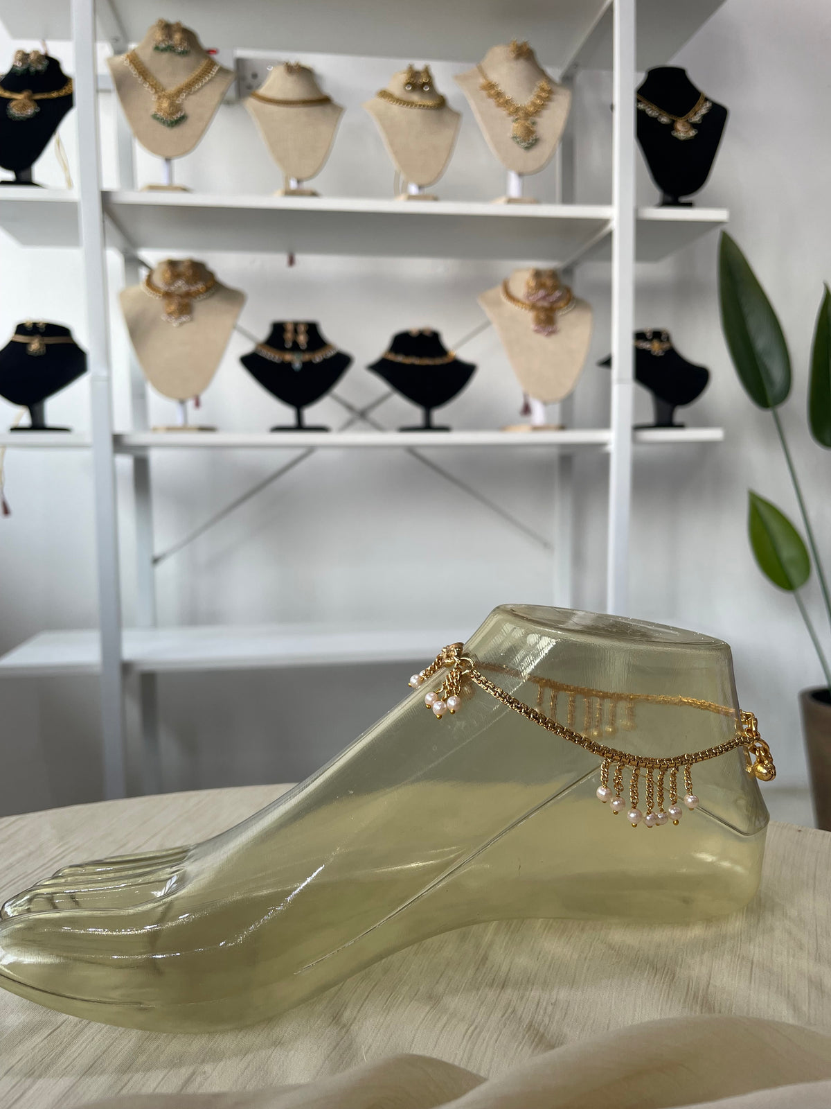 Gold-toned Pearl Dangle Anklet with Shell Charm