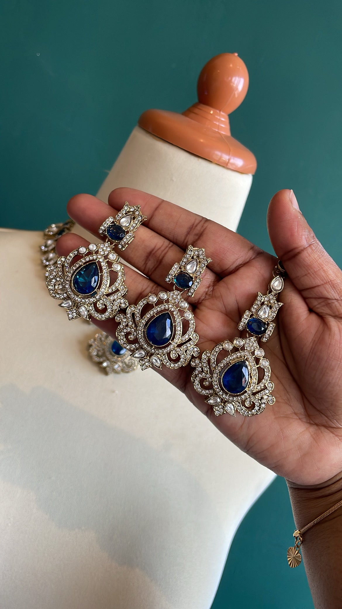 Grand Mehndi Necklace Set With Earrings and Tikka