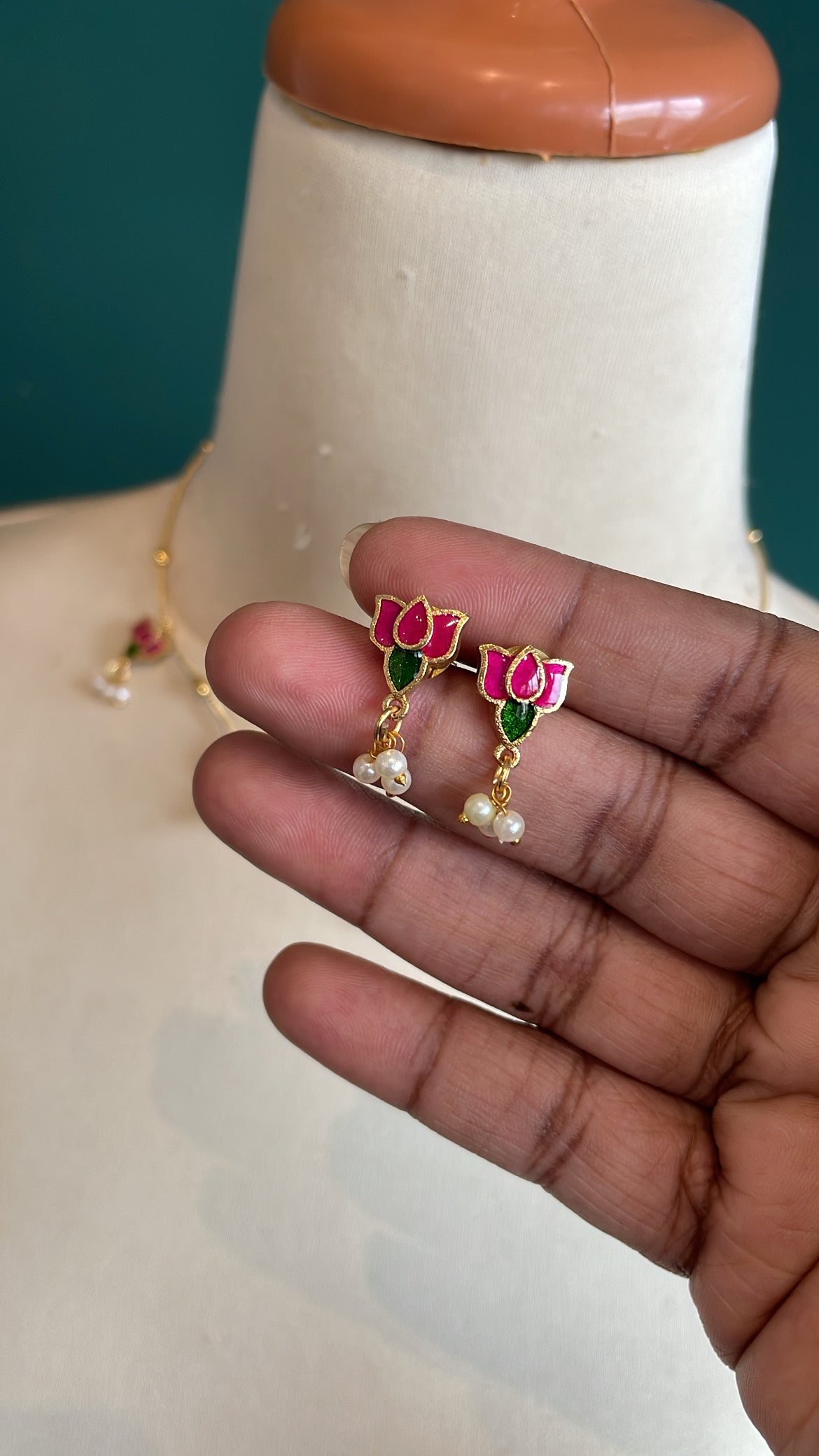 Lotus Charm Chain Set