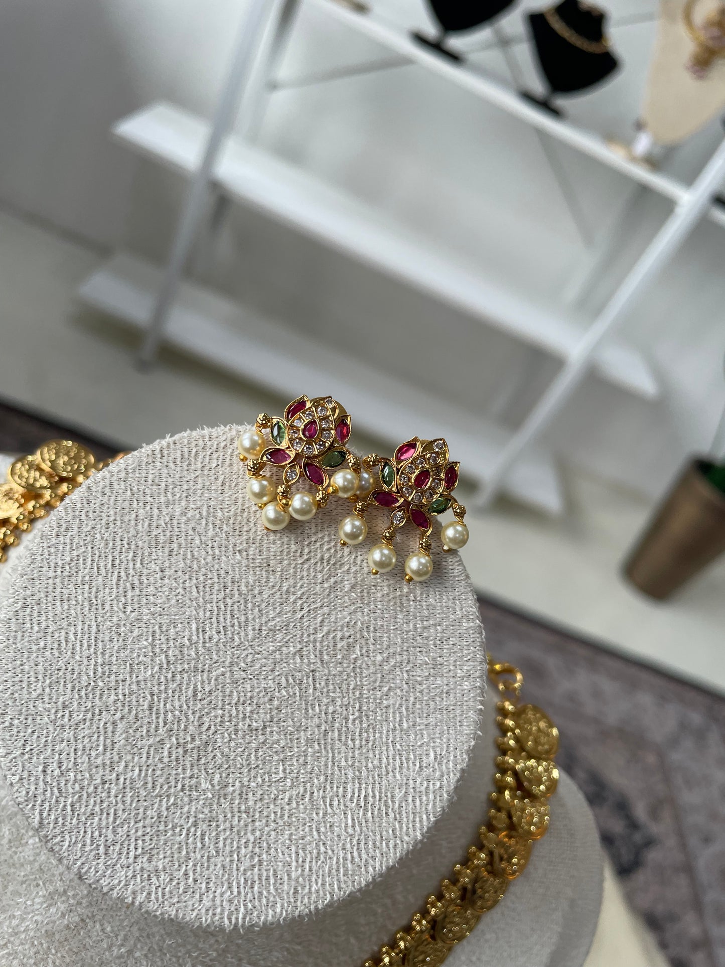 Premium Lotus Kemp Pendant Lakshmi Coin Necklace Set
