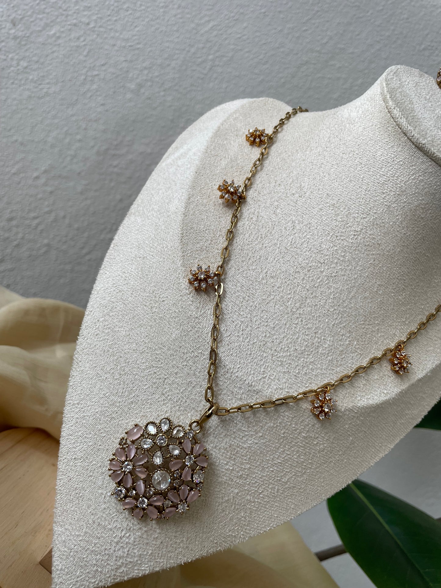 Dainty Bloom Necklace Set (Pink)
