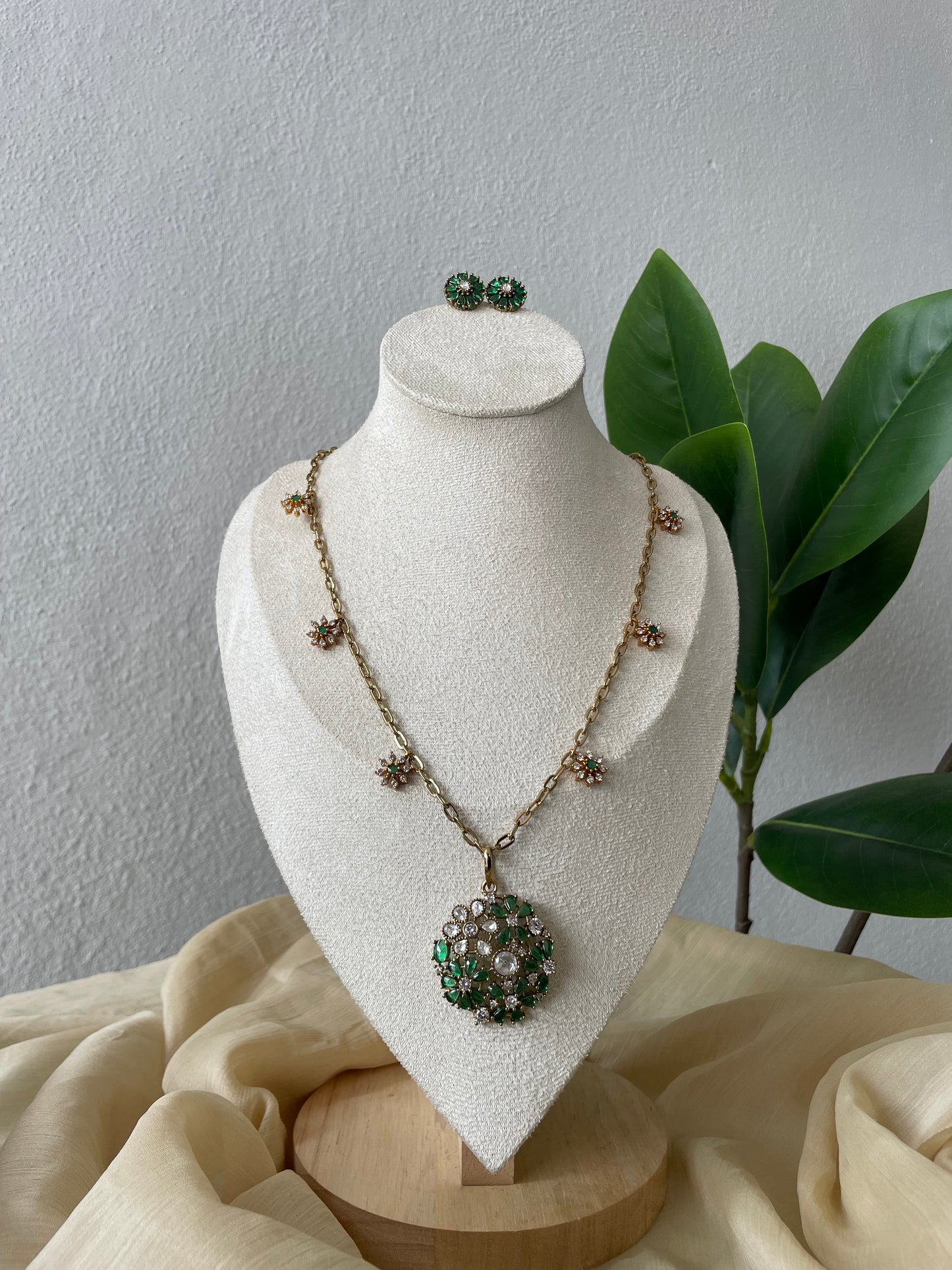 Dainty Bloom Necklace Set (Green)