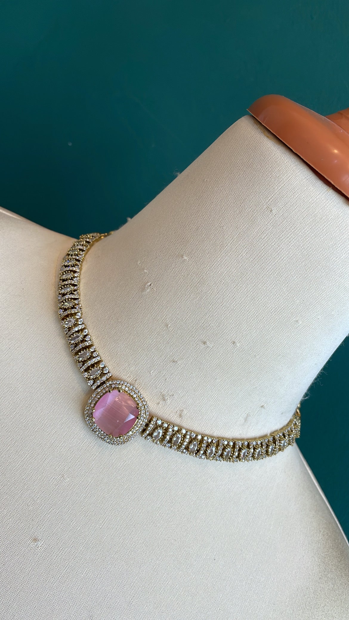 Premium Ad Necklace Set