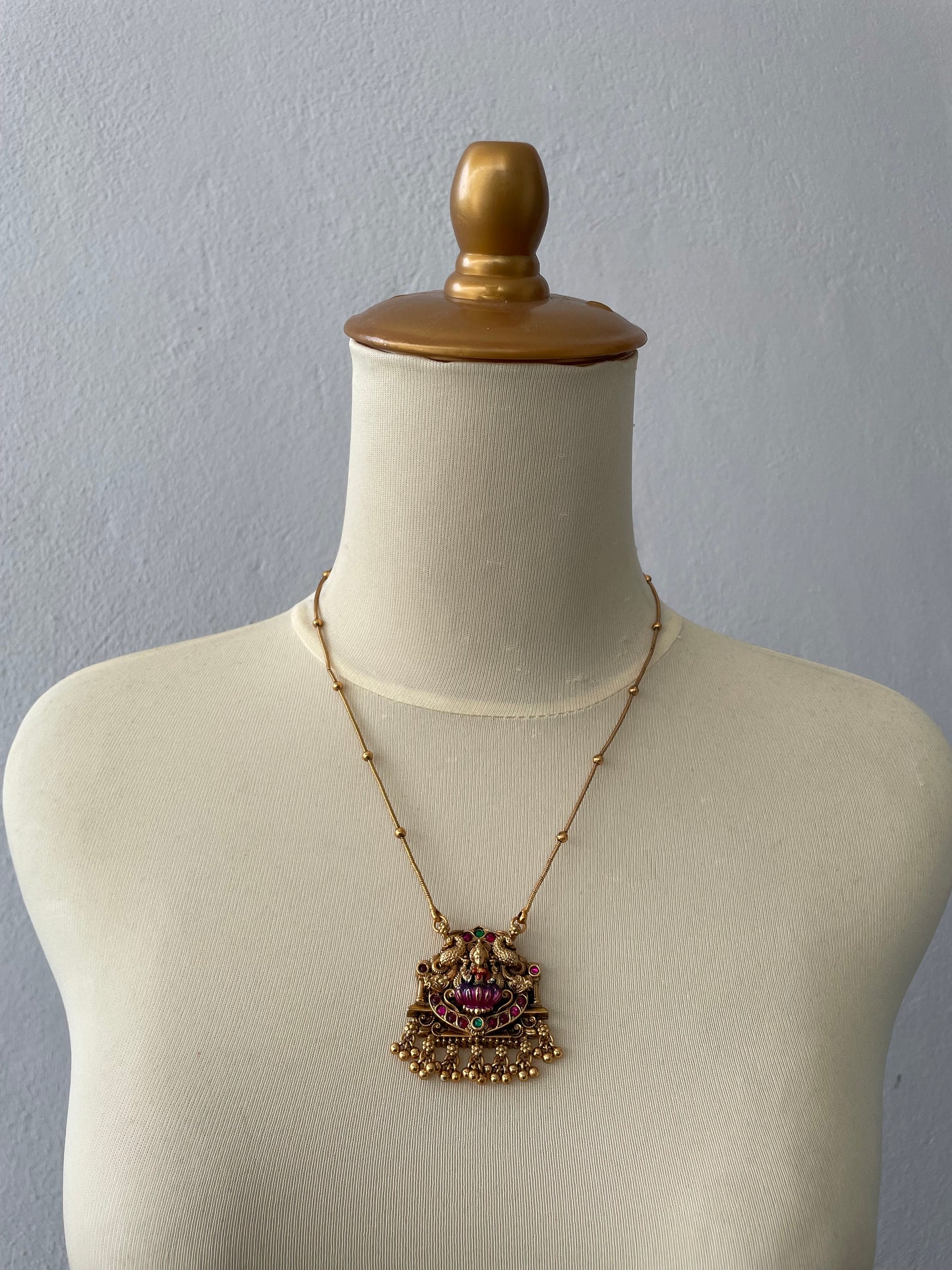 Intricate Temple Design Short Chain (TRTSC02)