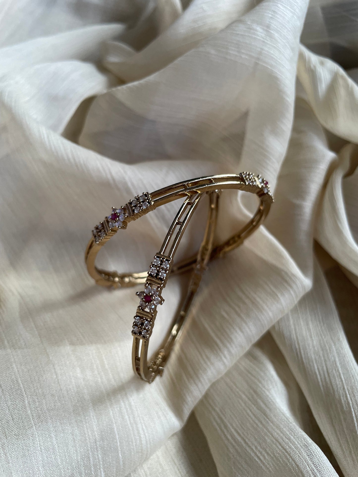 Premium Brass Metal Ad Stone Bangles (1PAIR) - Ruby White