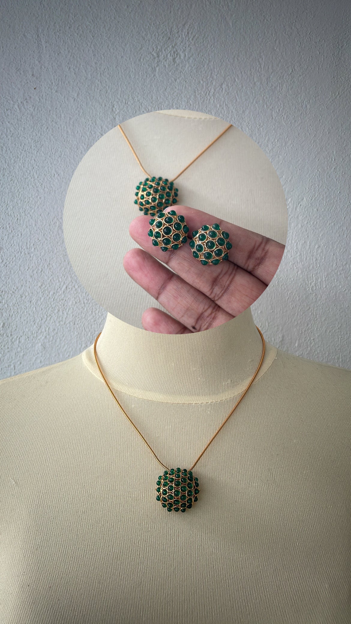 Aabha Orb Necklace Set (Green)
