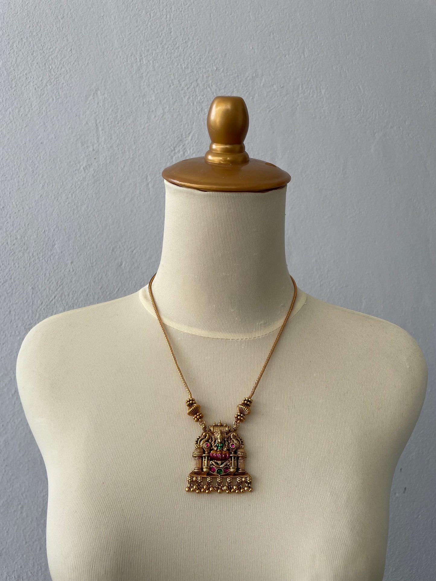 Intricate Temple Design Short Chain (TRTSC01)