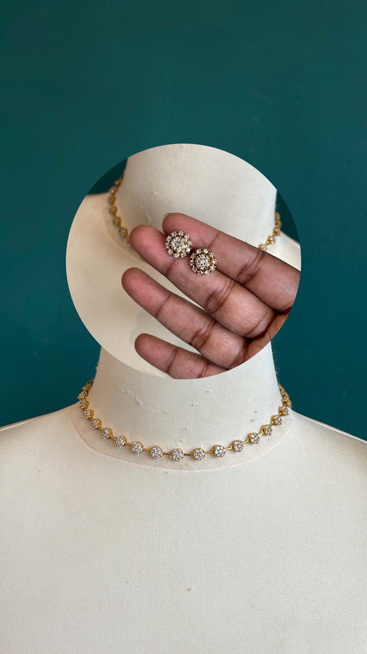 Minimal Flower Ad Necklace Set