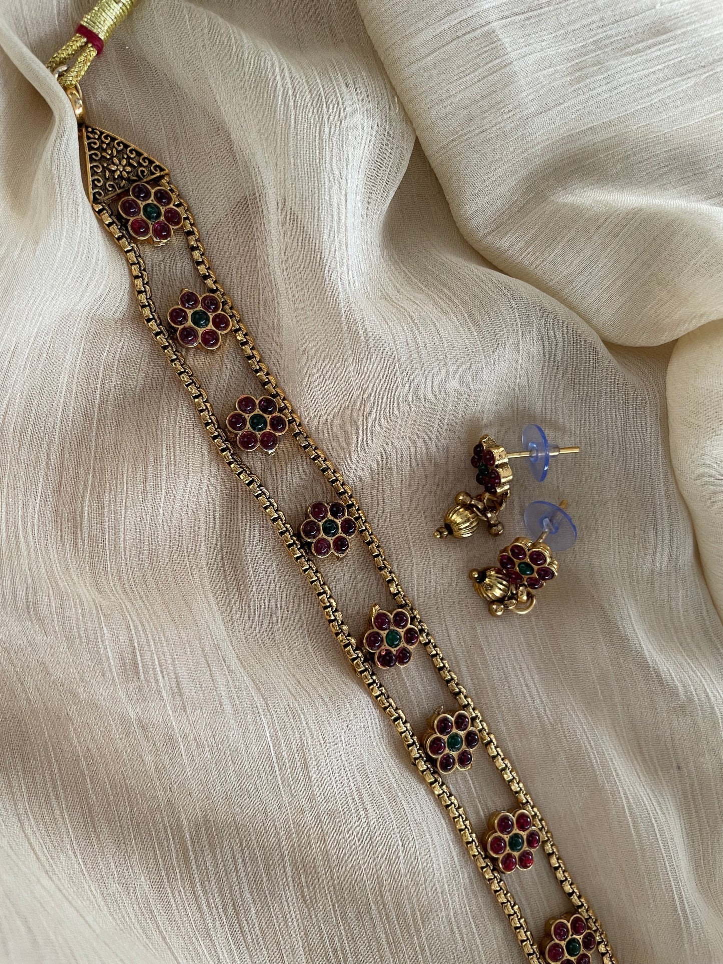 Blossom Strand Choker (Ruby Green)