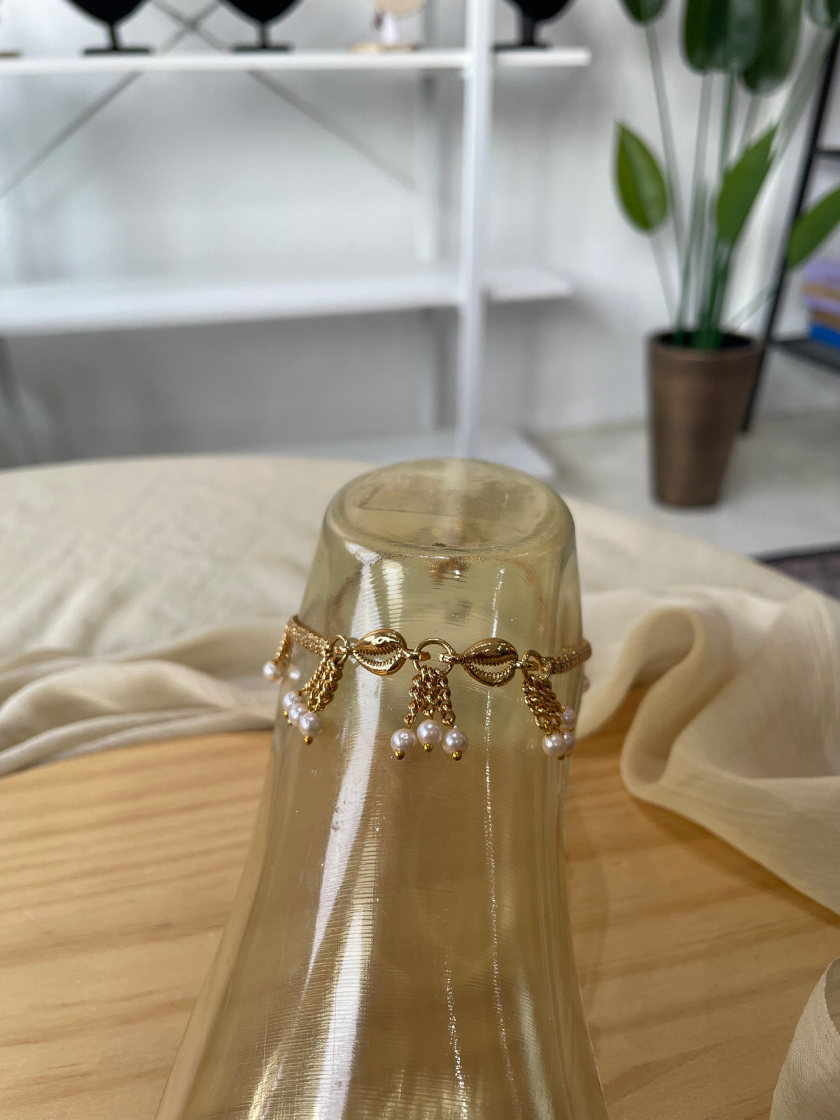 Gold-toned Pearl Dangle Anklet with Shell Charm
