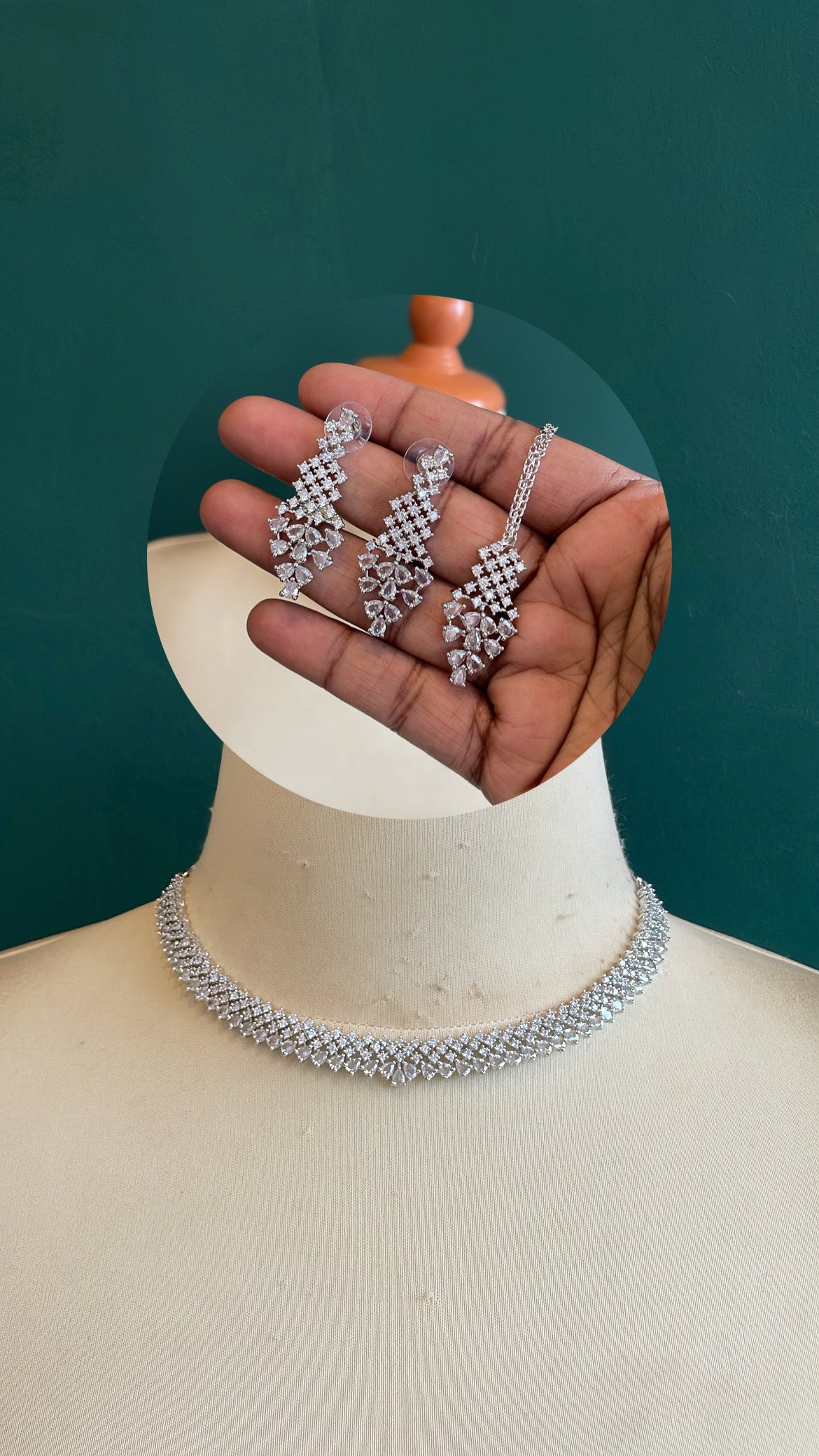 Premium Ad Necklace comes with earrings and tikka