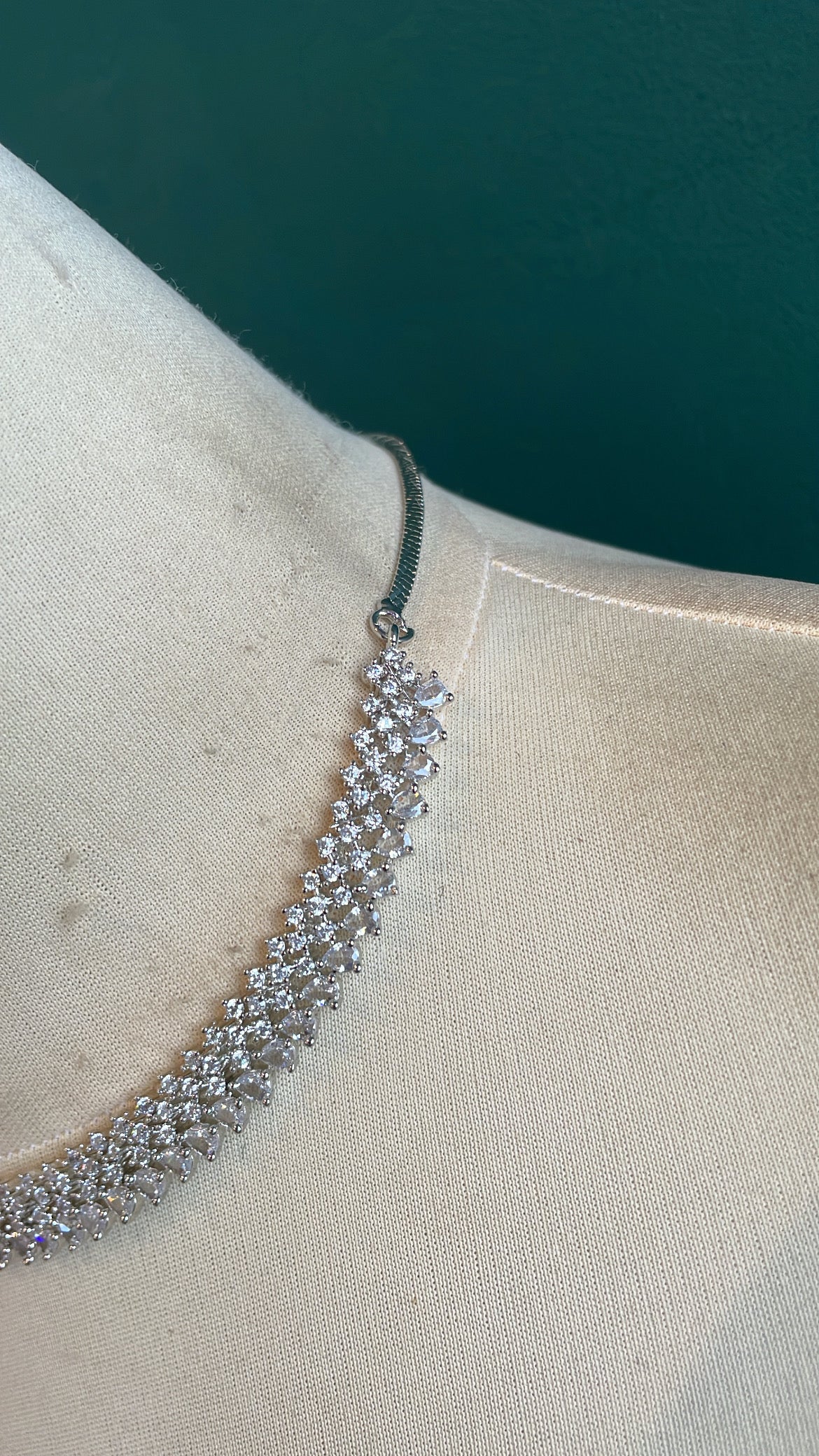 Premium Ad Necklace comes with earrings and tikka