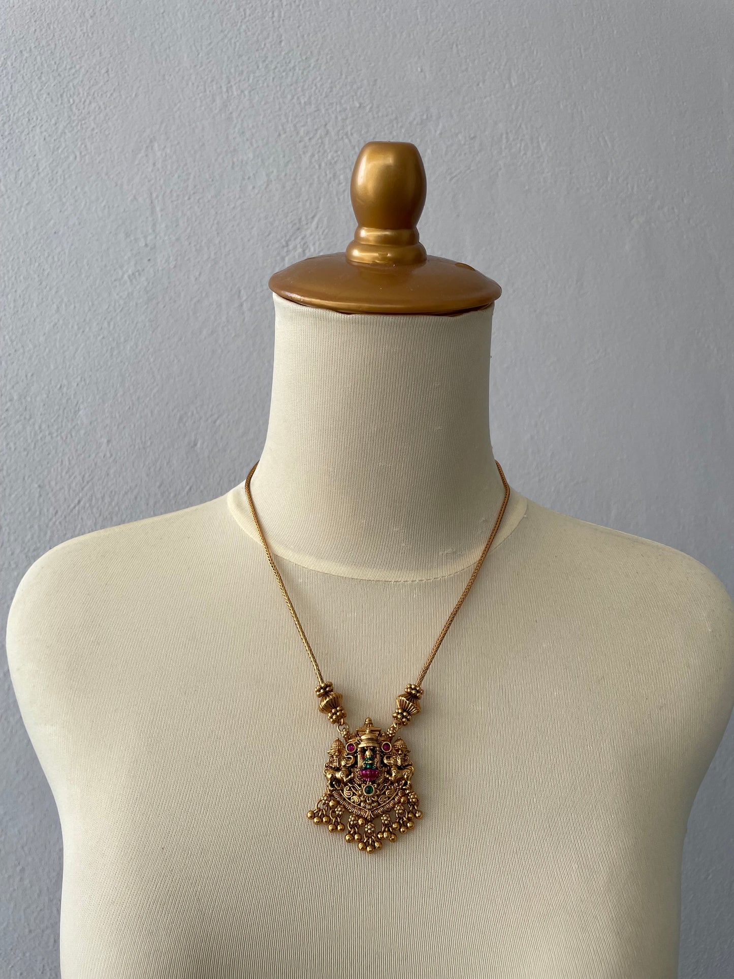 Intricate Temple Design Short Chain (TRTSC03)