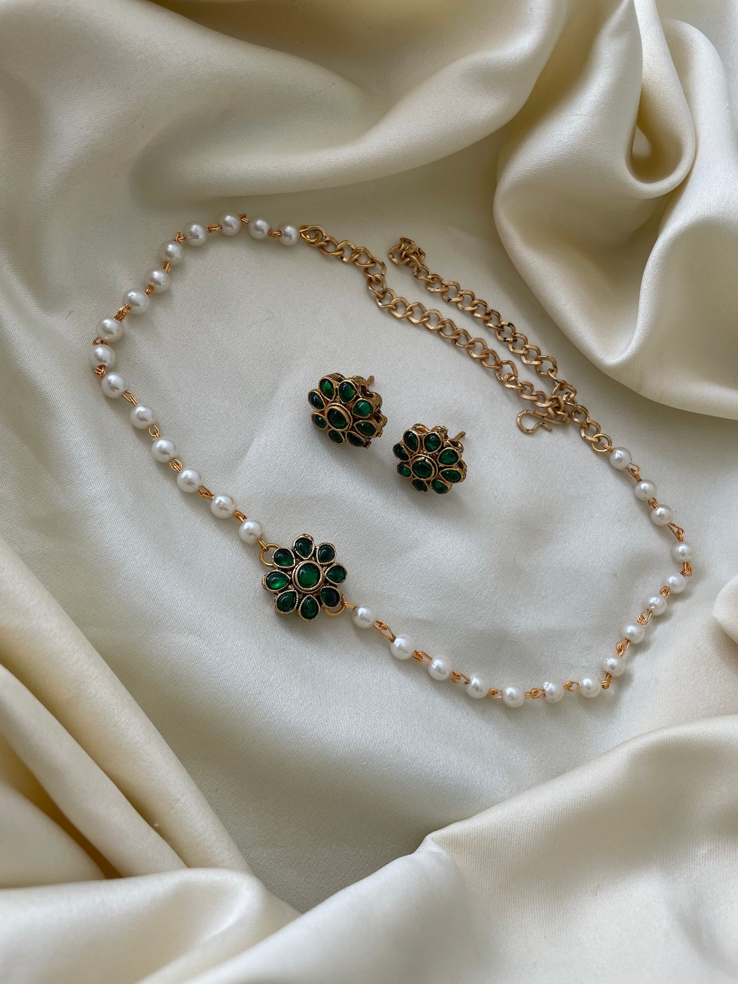 Emerald Bloom Pearl Necklace