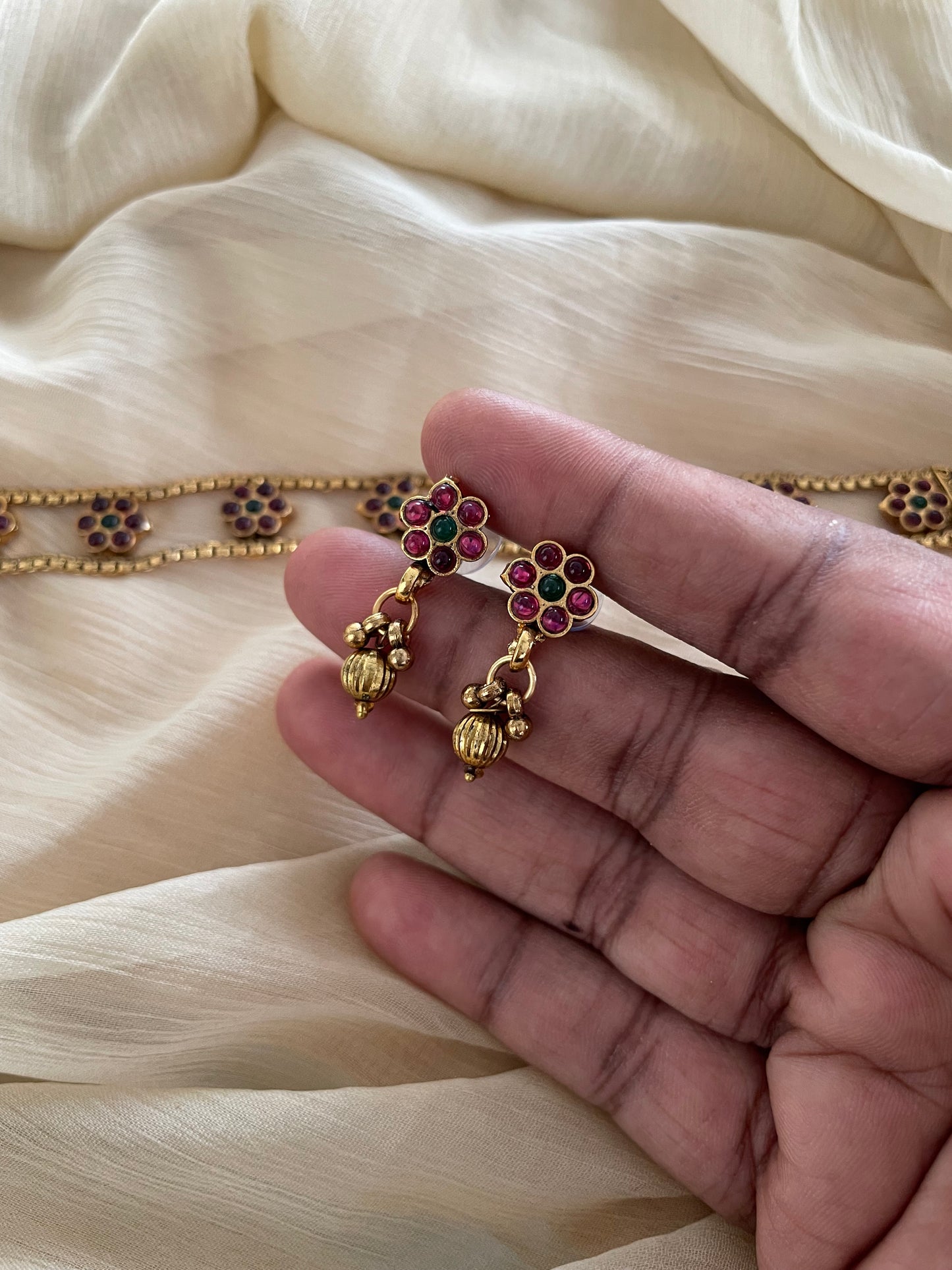 Blossom Strand Choker (Ruby Green)