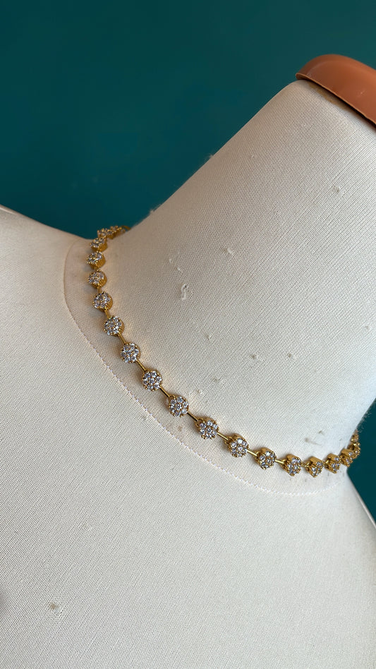 Minimal Flower Ad Necklace Set