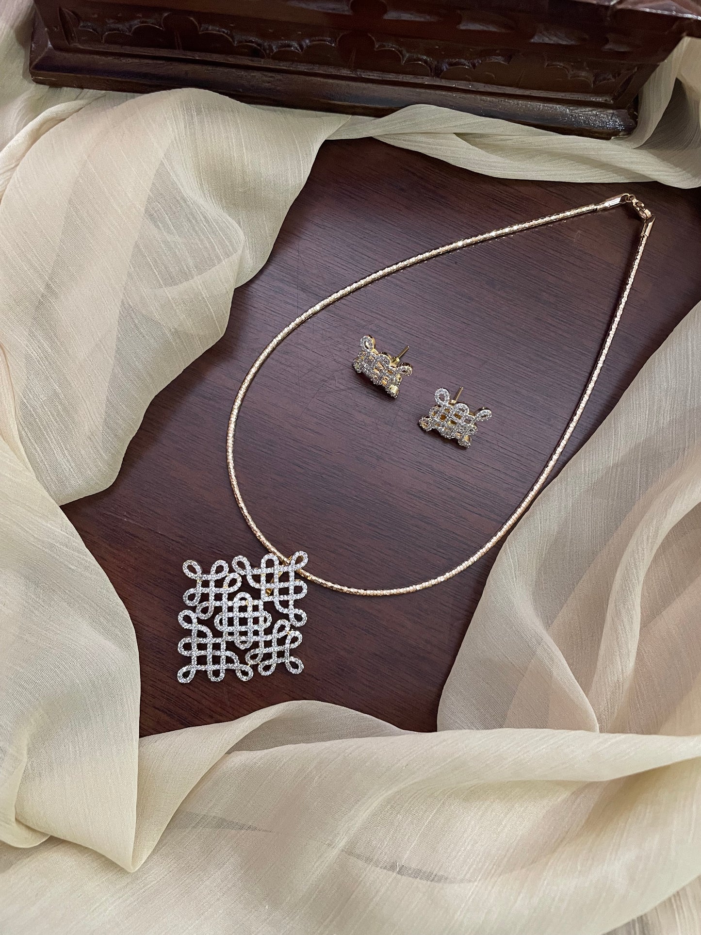 Kolam Pendant Chain (Removable Pendant)