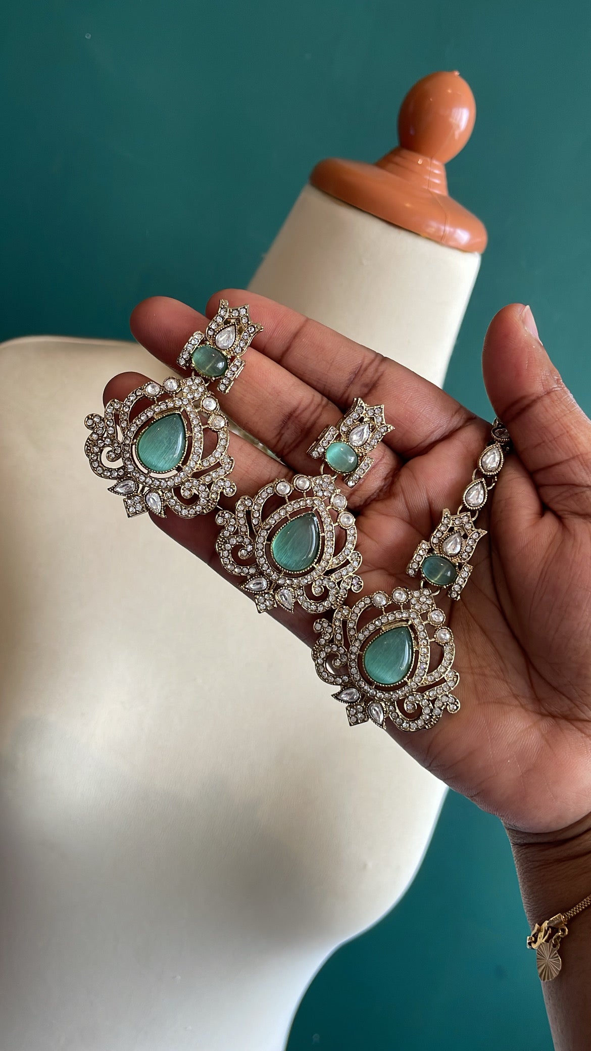 Grand Mehndi Necklace Set With Earrings and Tikka