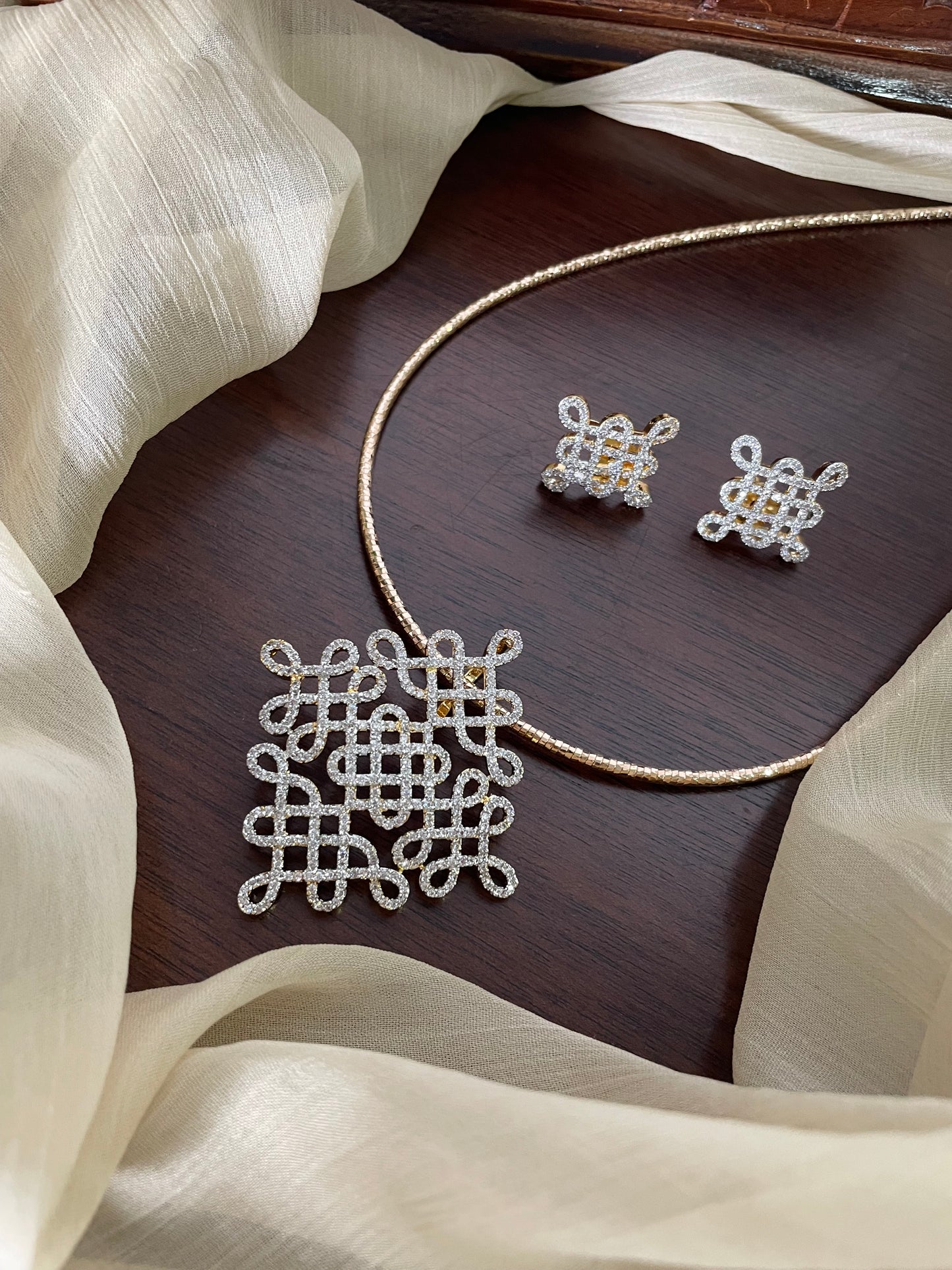 Kolam Pendant Chain (Removable Pendant)