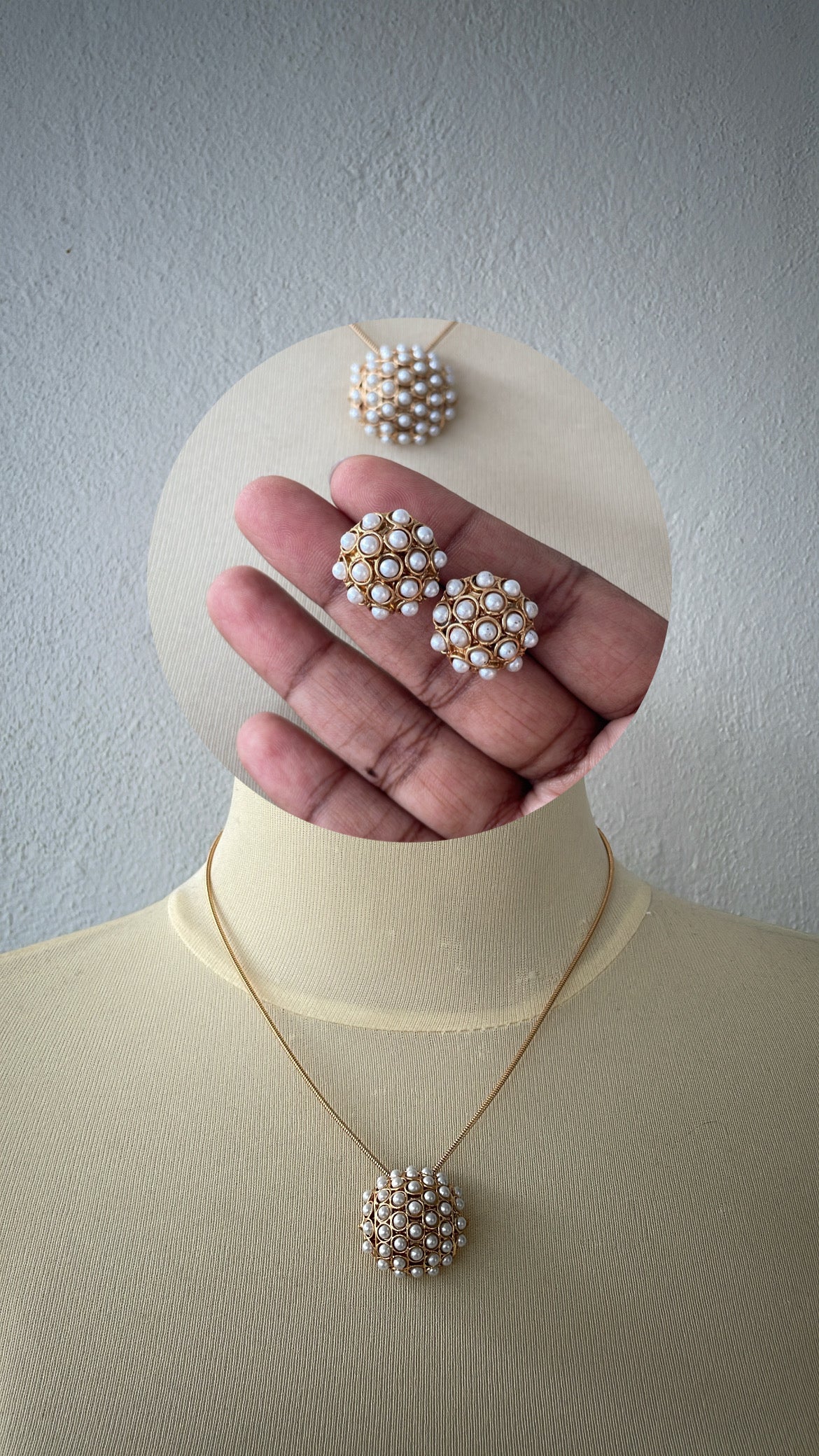 Aabha Orb Necklace Set (Pearl)