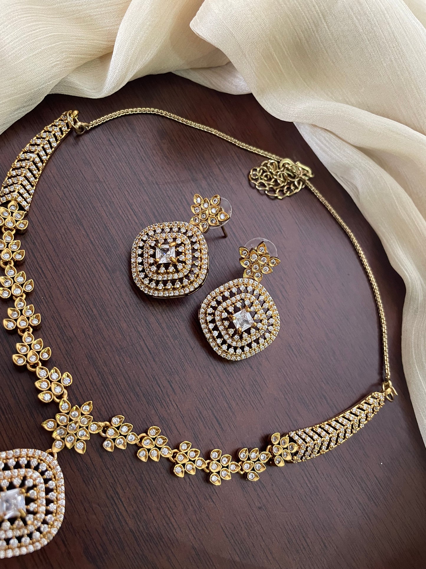 Premium Ad Necklace Set