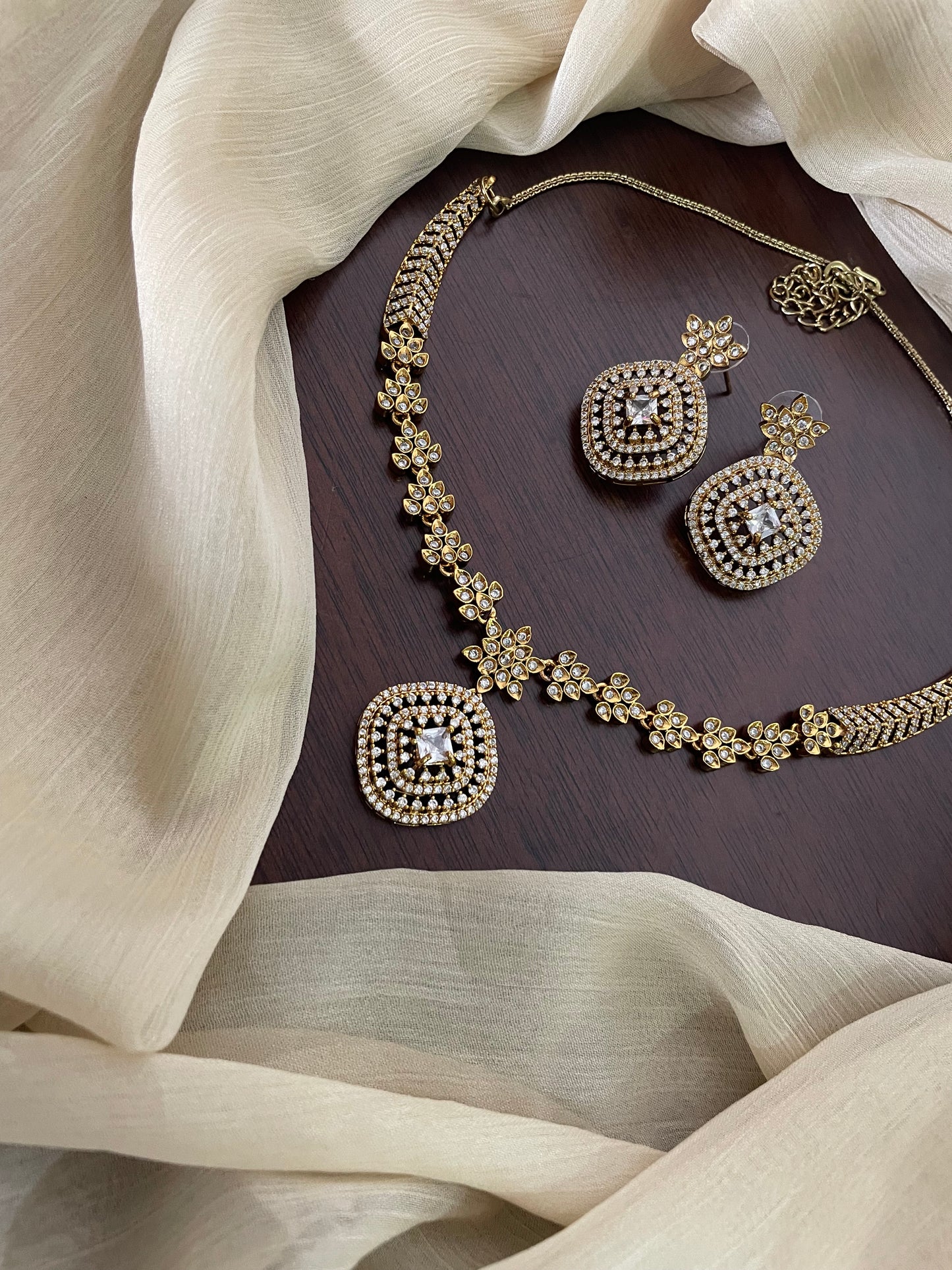 Premium Ad Necklace Set