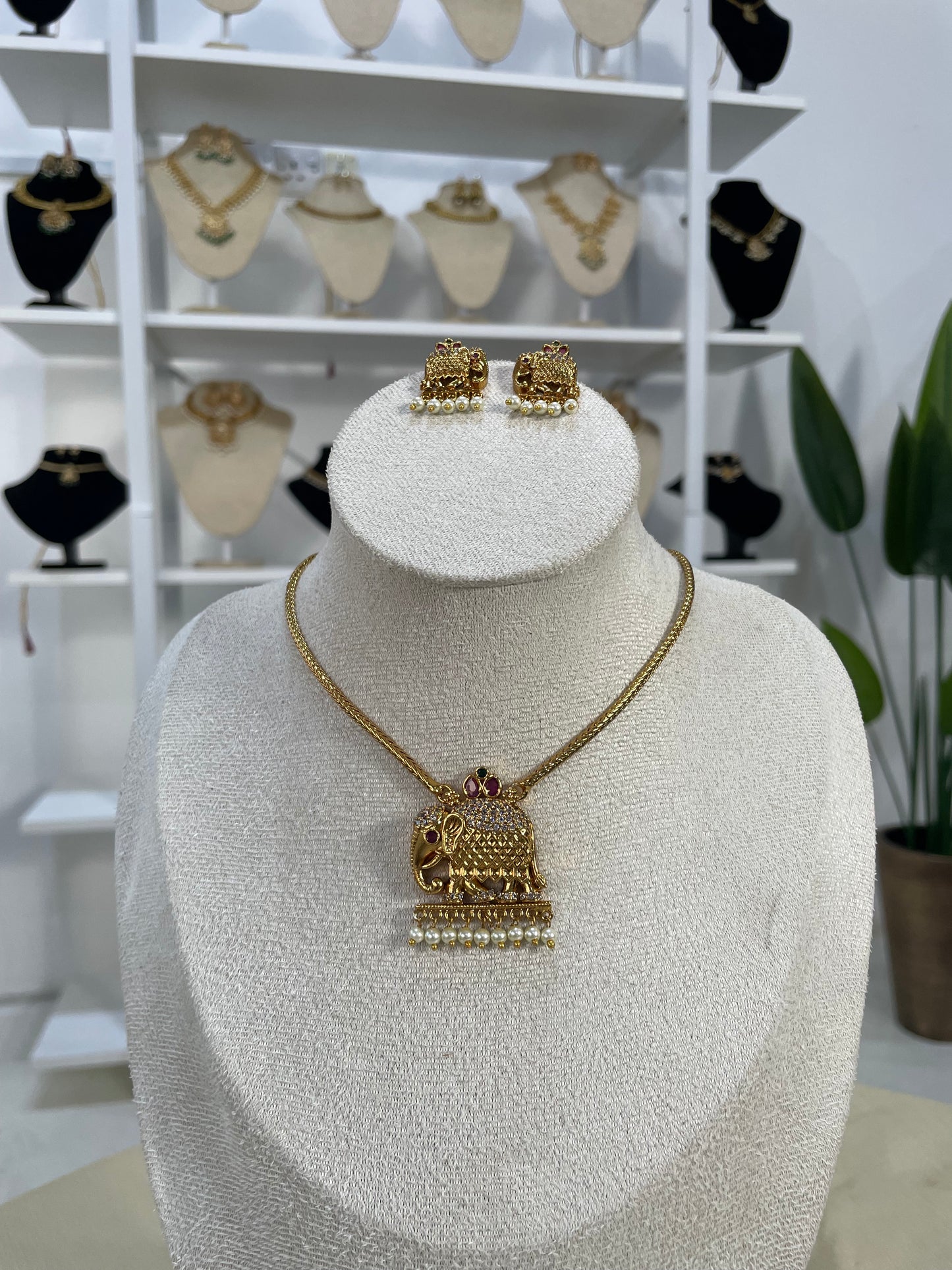 Premium Ad Elephant Necklace Set