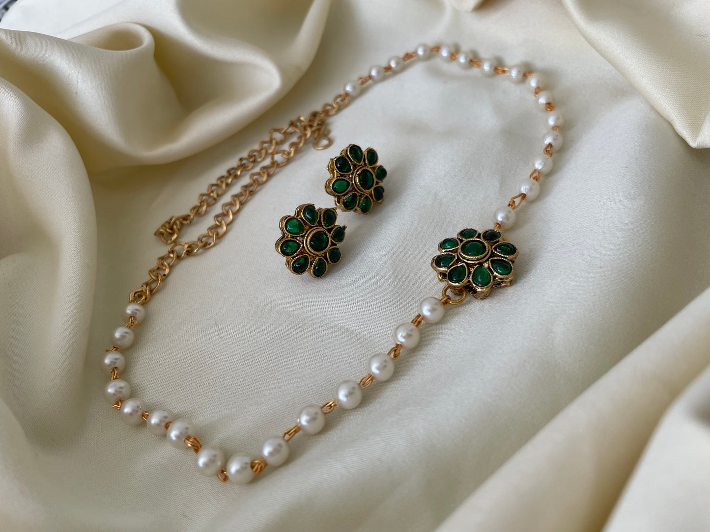Emerald Bloom Pearl Necklace