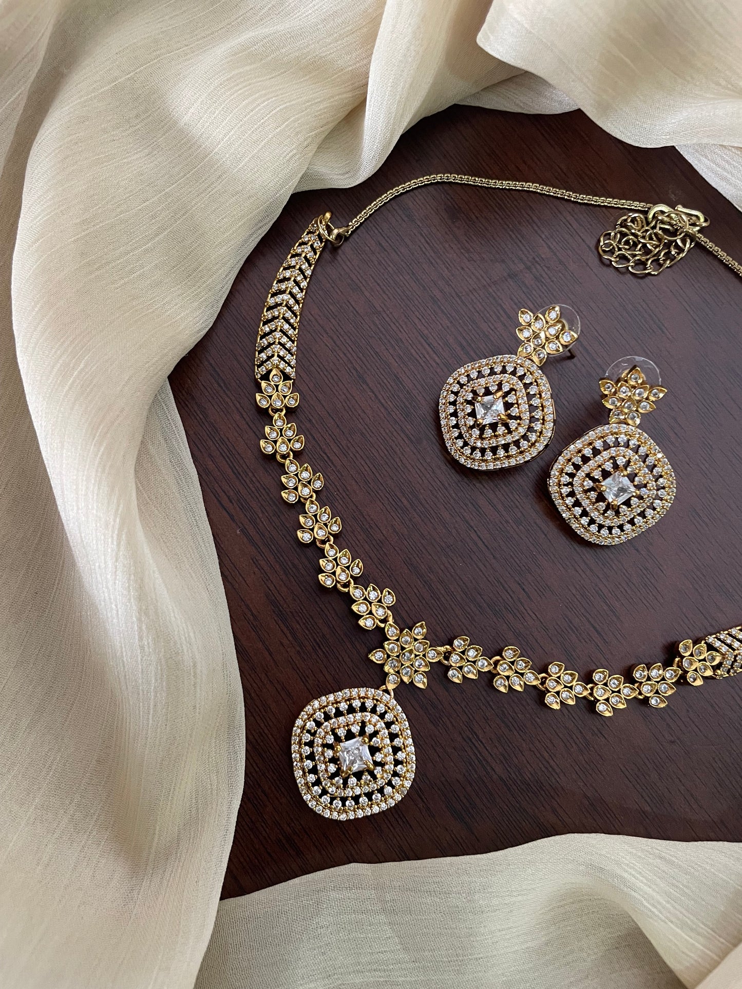 Premium Ad Necklace Set