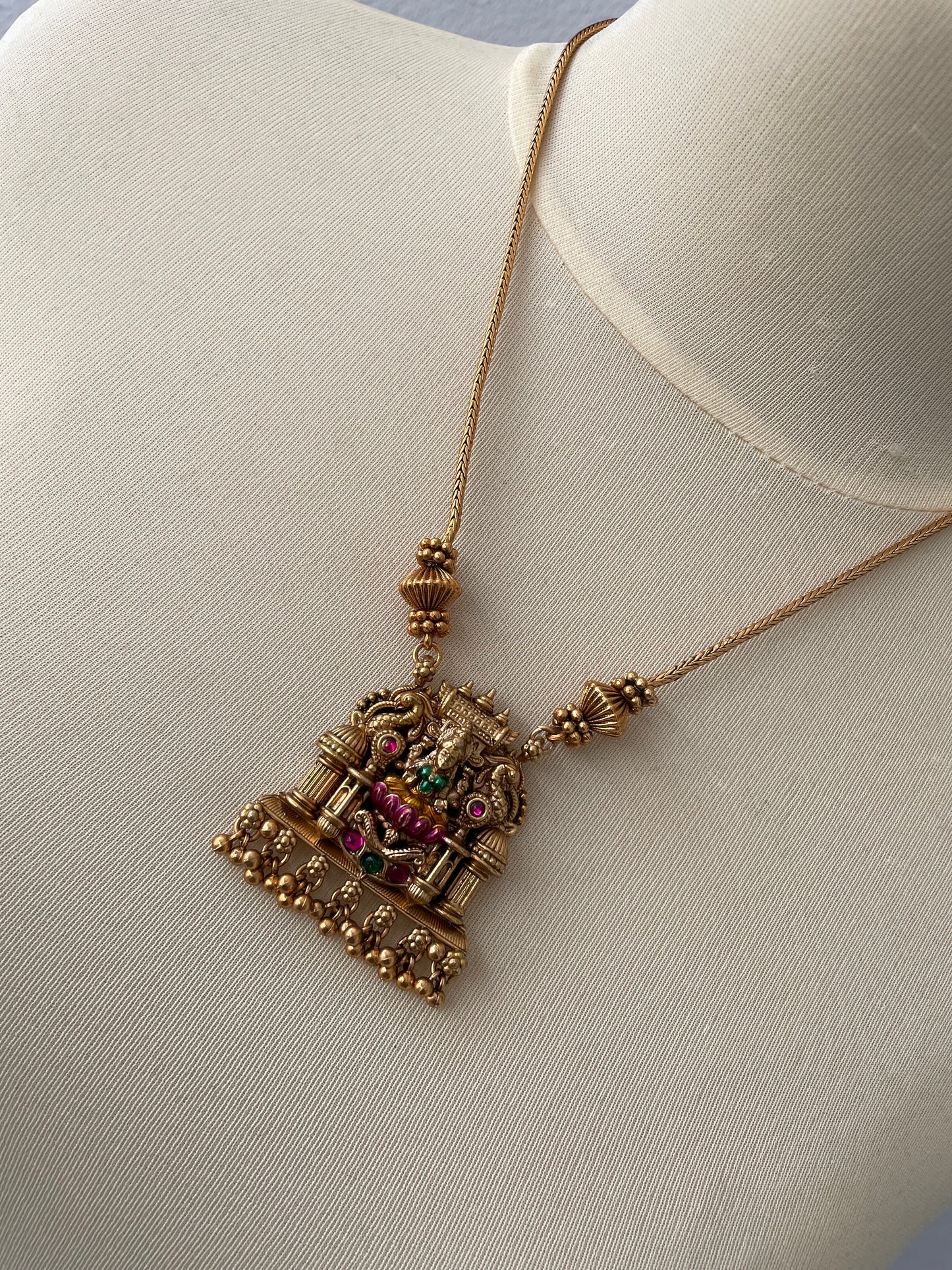 Intricate Temple Design Short Chain (TRTSC01)