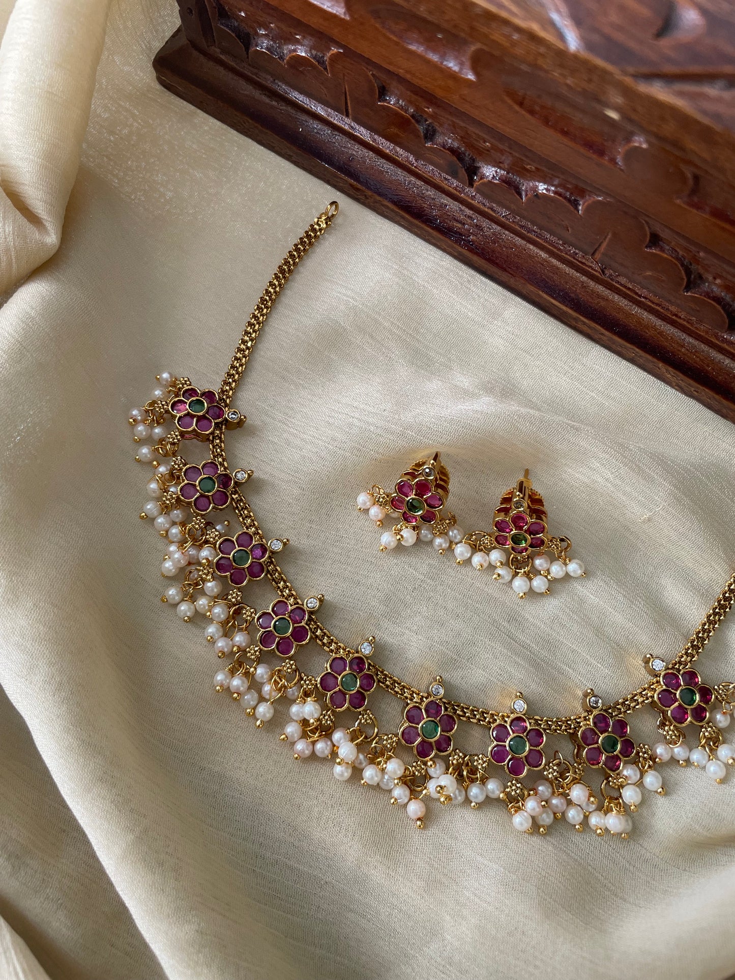 Premium Floral Kemp Pearl Necklace Set