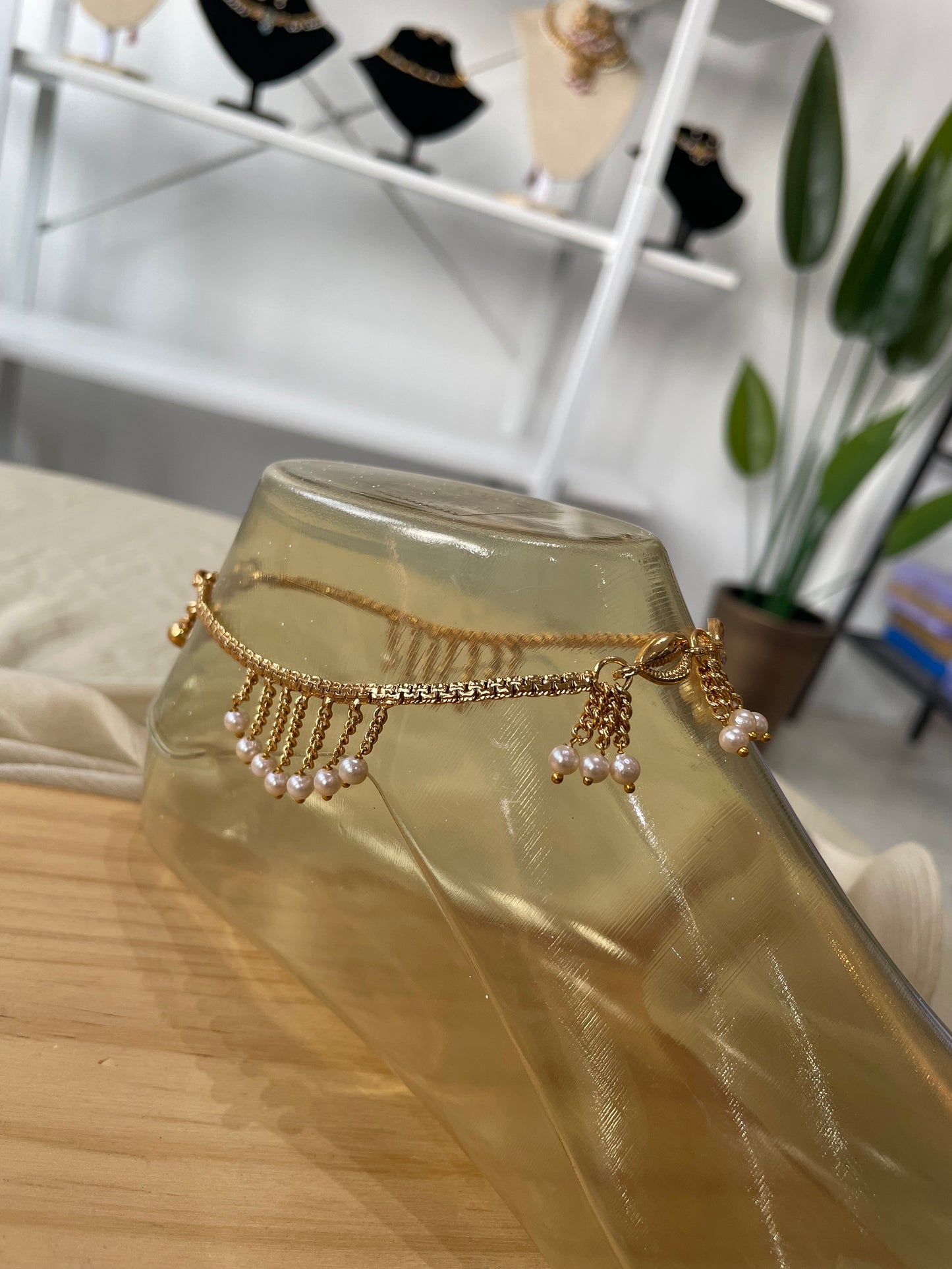Gold-toned Pearl Dangle Anklet with Shell Charm