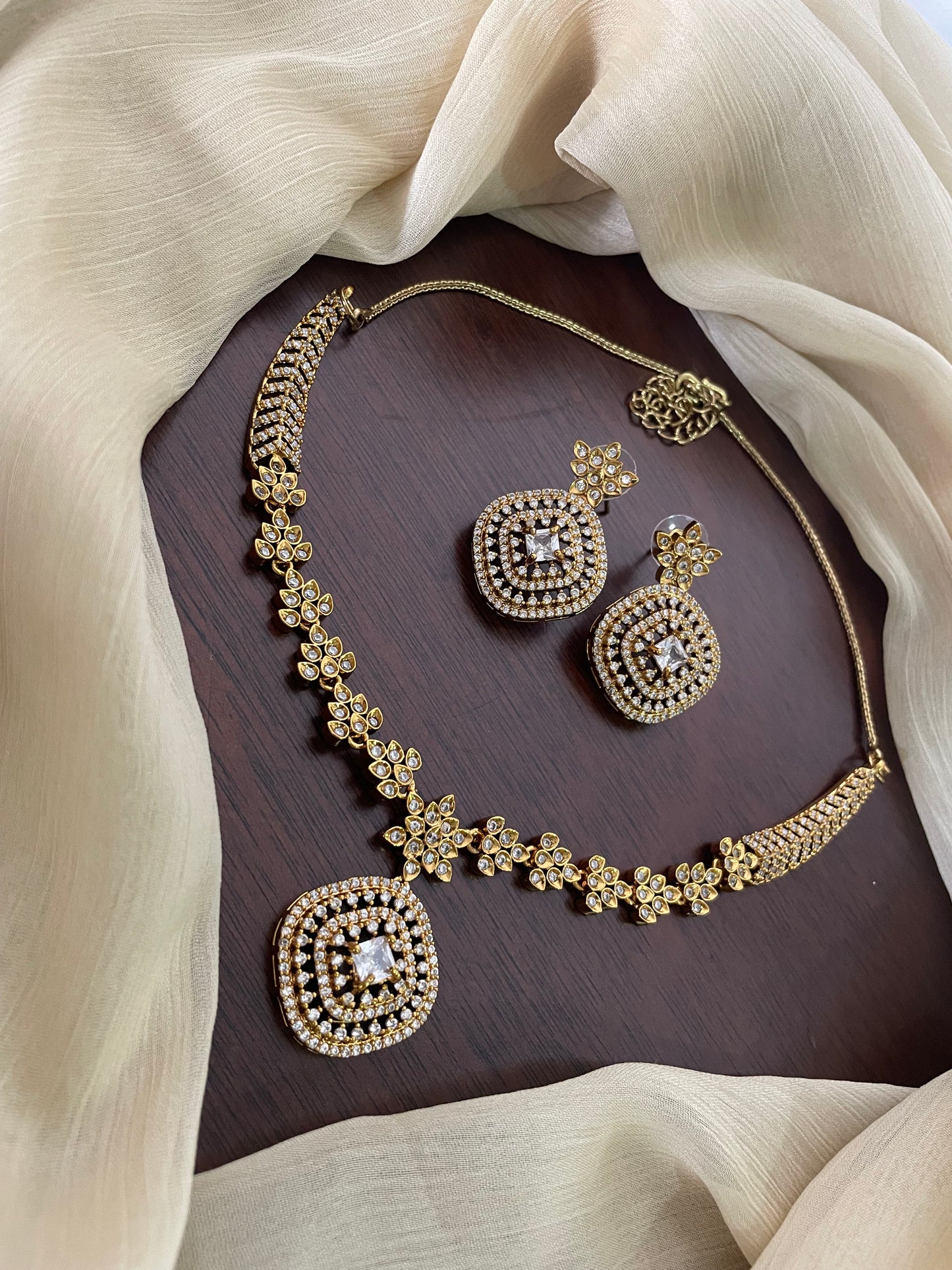 Premium Ad Necklace Set
